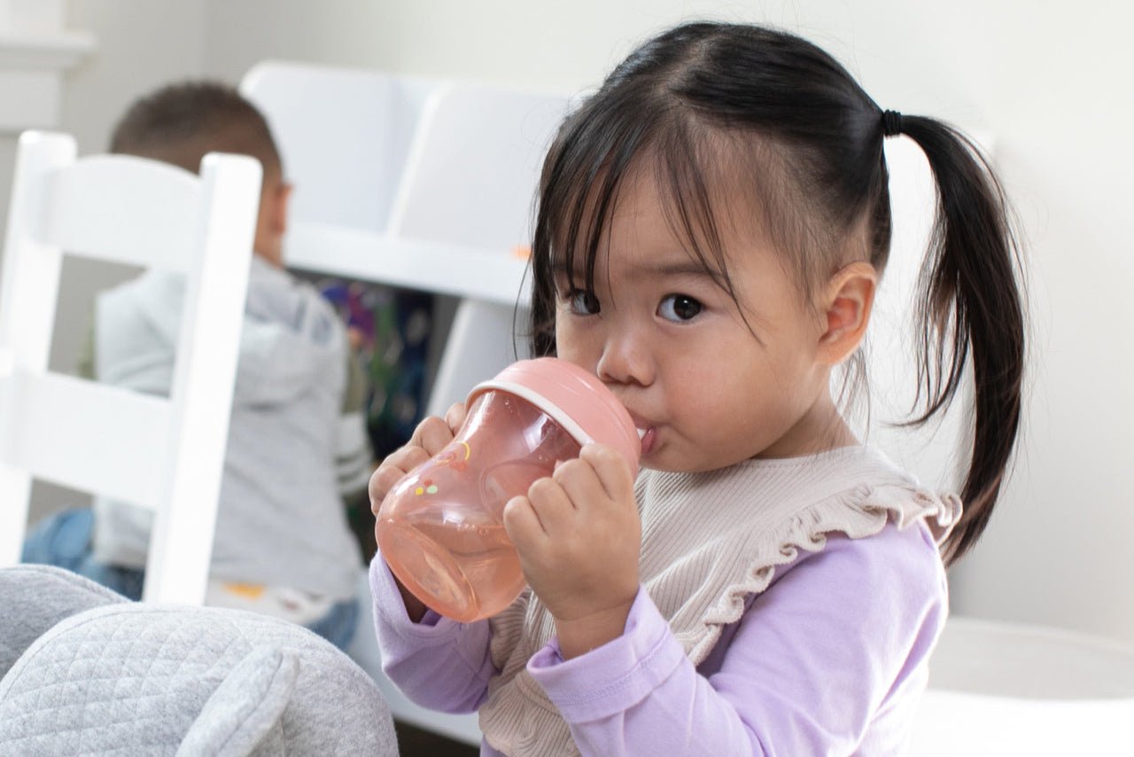 Chicco Learning Cup_ Pink_ 6M+ (ref. Ch.Ali6921150000) – Buy Now at Healtsy