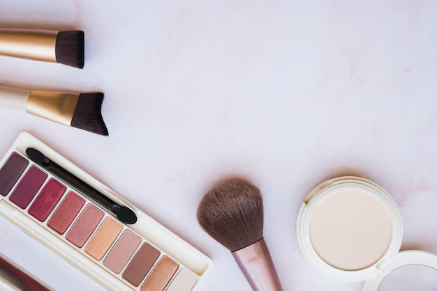 Which products should you choose for a simple and glamorous makeup look?