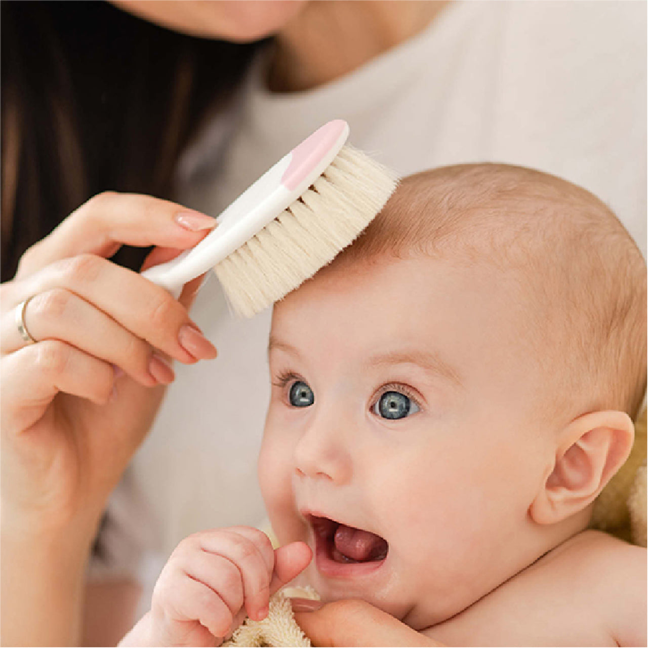 Chicco Comb & Brush Bristle_ Pink. - Healtsy