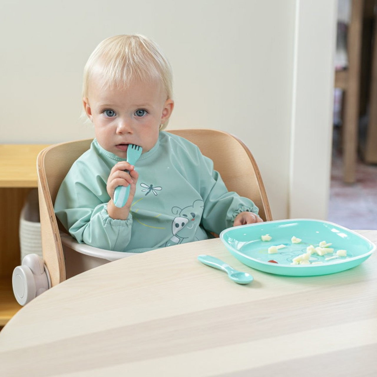 Chicco Fabric Bib with Sleeves Blue 6M+ (ref. Ch. Ali6302250000) - Healtsy