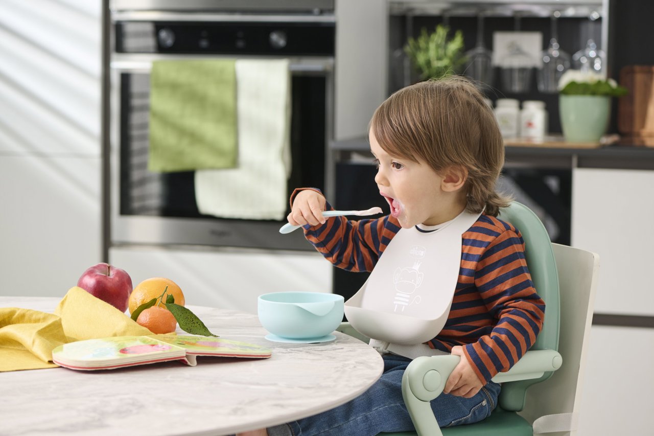 Chicco Silicone Spoon with Case 6M+ (ref. Ch.Ali6828360000) - Healtsy